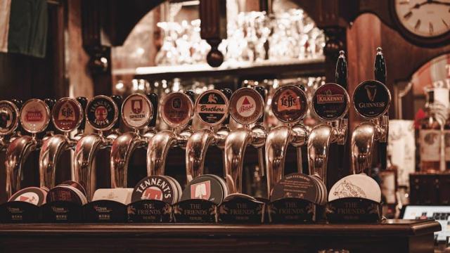 Pistolet biere et gateau dégueulasse : l'essentiel a Berlin Pistolet biere et gateau dégueulasse : l'essentiel a Berlin